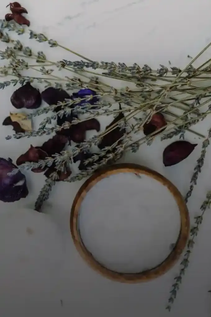 Verzorgingsproducten met gedroogde bloemen